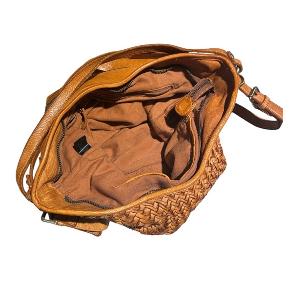 Elegant Tan Woven Leather Shoulder Bag - Picture 6 of 6